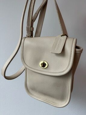 Vintage Coach bone small sidepack
